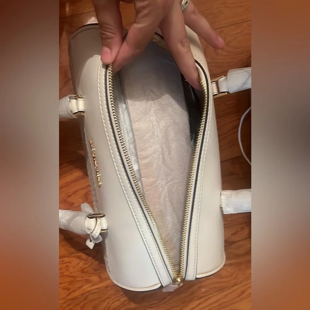 Michael Kors purse - Picture 2 of 4